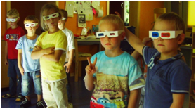 Selbstgebastelte 3D-Brille aus der Kiste